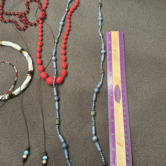 Lot 6 beaded necklaces.The small white with navy blue beads is more of a choker. - Picture 2 of 6